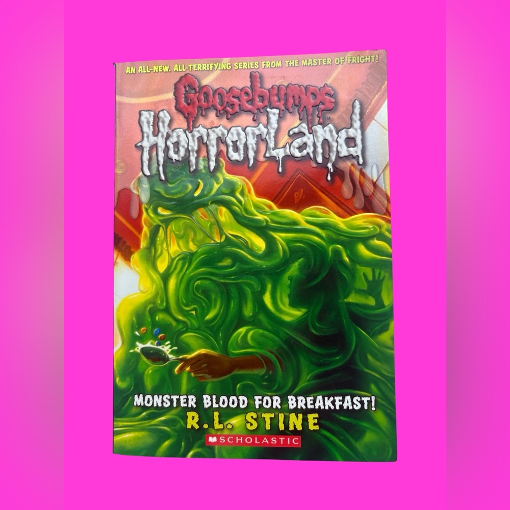 Scholastic Goosebumps HorrorLand - Vibrant Green Cover